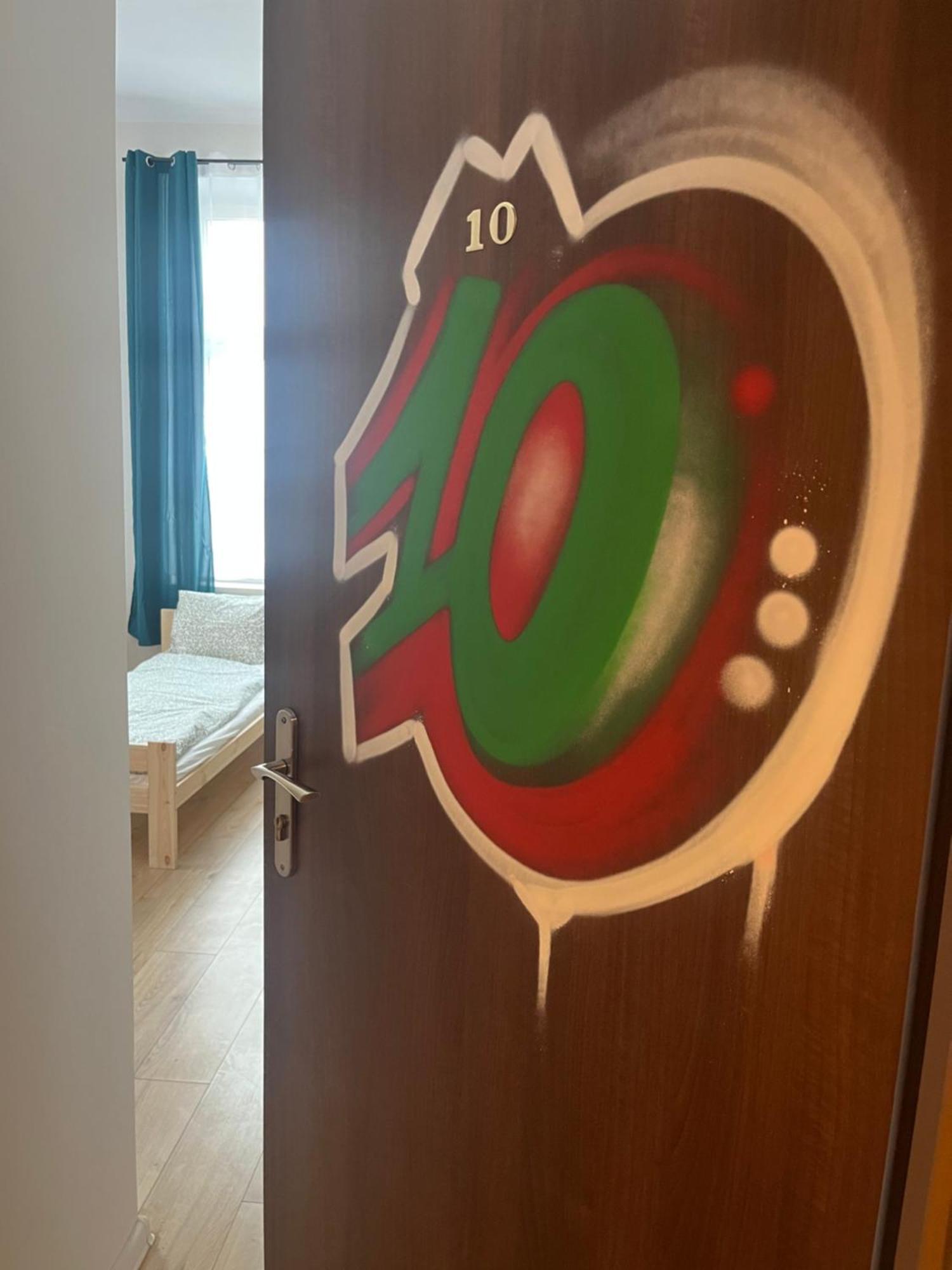 Hostel Graffiti Krakkó Kültér fotó
